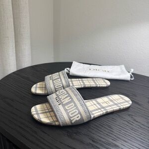 Christian Dior Dway Slide Sandal Embroidered Logo Gray 37.5